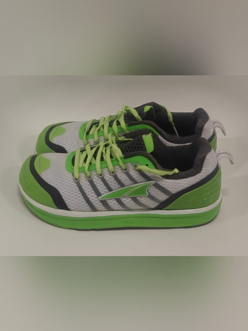 Altra Intuition 2 Women’s Running Shoes Size 9.5 Athletic Sneakers